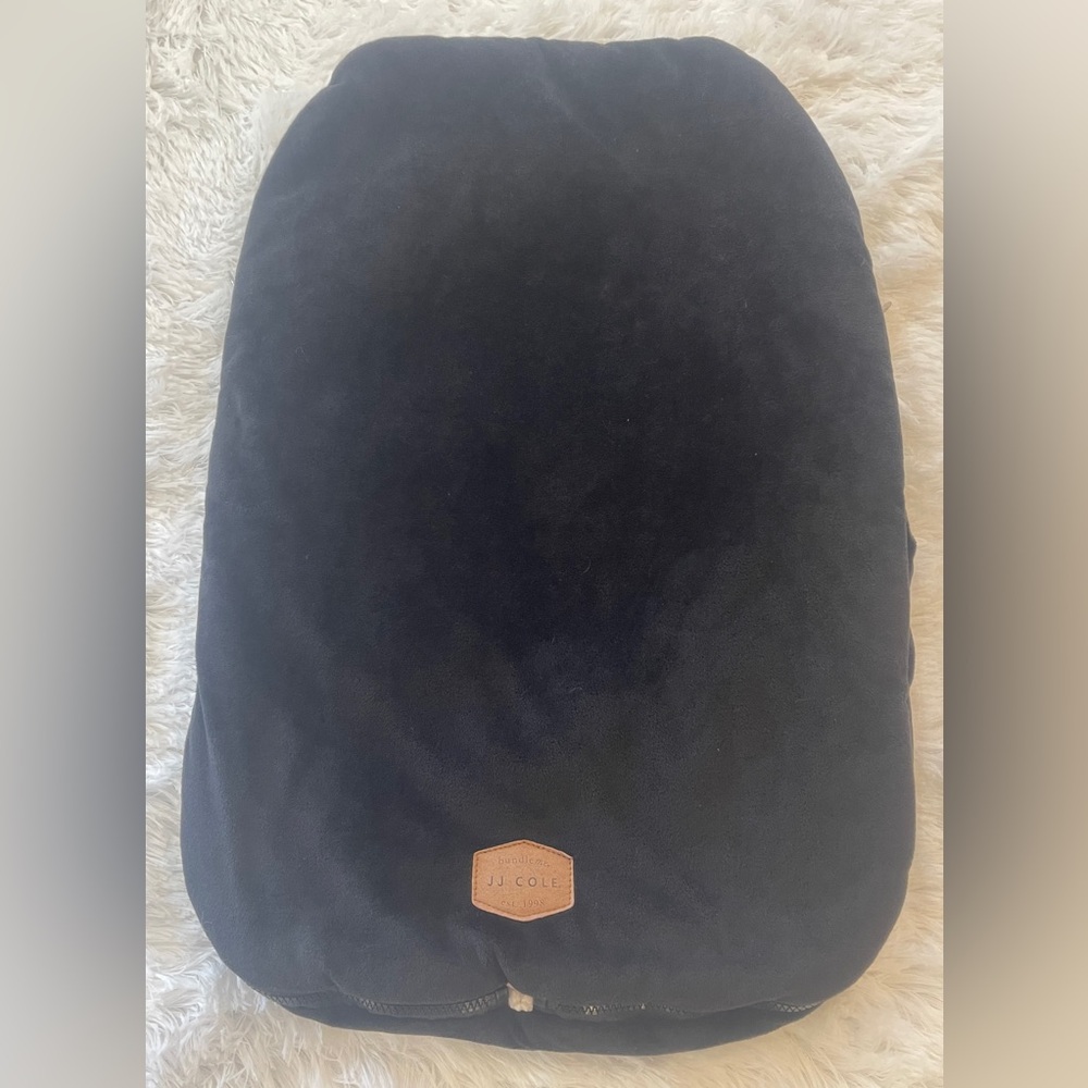 JJ Cole Bundle me car seat cover black with sherpa lining warm